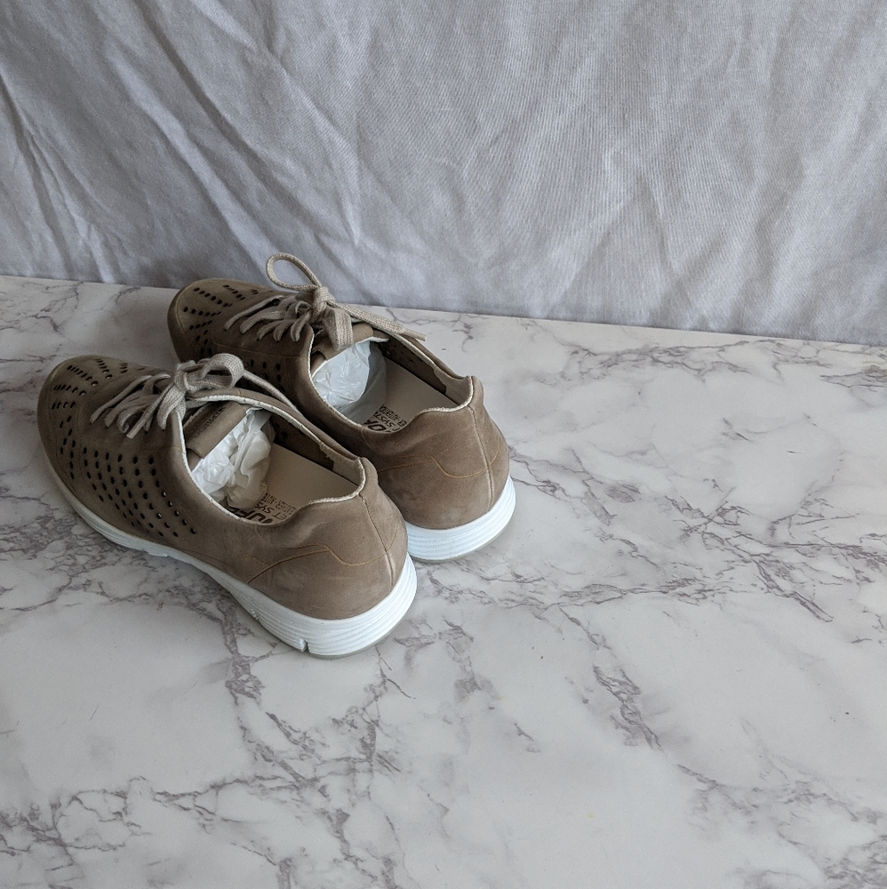 Mephisto Runoff Air-Jet System Taupe Suede Leather Sneakers.  Size 8.5 - Picture 2 of 9